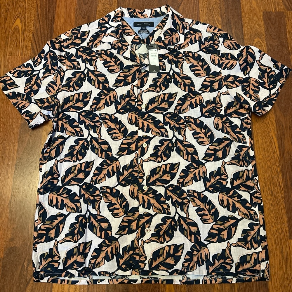 Tommy Hilfiger Hawaiian Tropical Short Sleeve Button Front Camp Shirt Large NWT